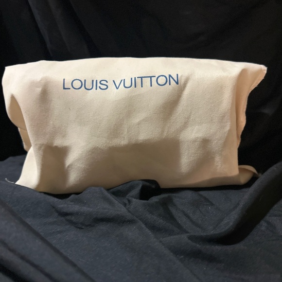 LOUIS VUITTON Vernis Lexington Pochette - Picture 7 of 7